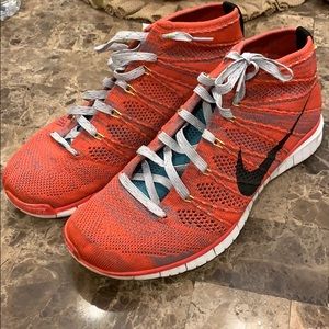 Men’s Nike Flyknit Chukka Sneakers